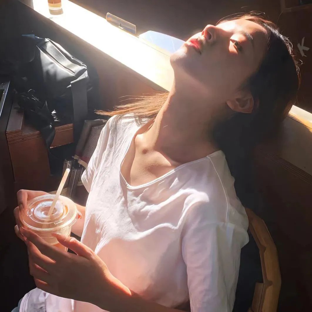 牛之晚春 海报